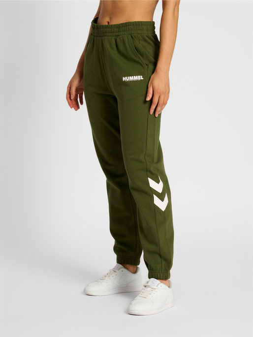 hmlLEGACY REGULAR PANTS, RIFLE GREEN, model