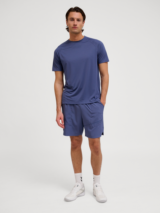 hmlCOURT POCKET SHORTS, BLUE INDIGO, model