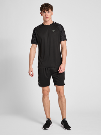 hmlONGRID POLY SHORTS, JET BLACK, model