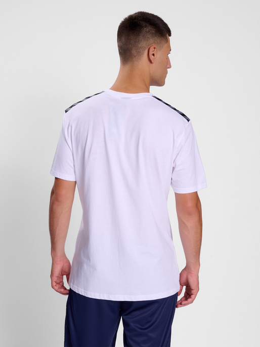 hmlAUTHENTIC CO T-SHIRT S/S, WHITE, model