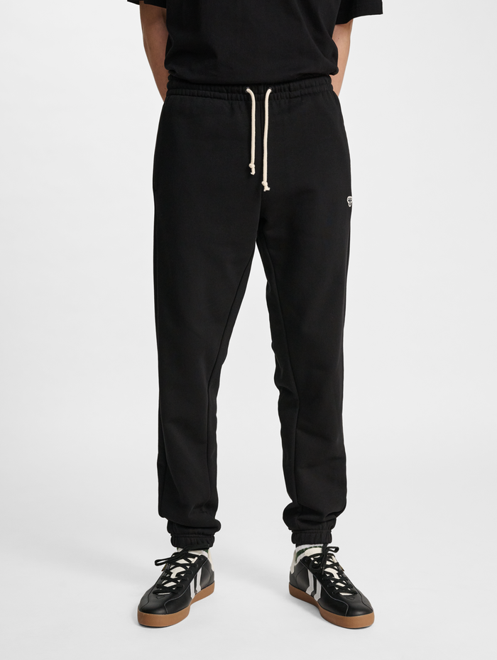 hmlLOOSE SWEATPANT BEE, BLACK, model