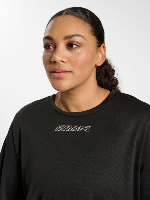 hmlTE CURVY T-SHIRT L/S PLUS, BLACK, model