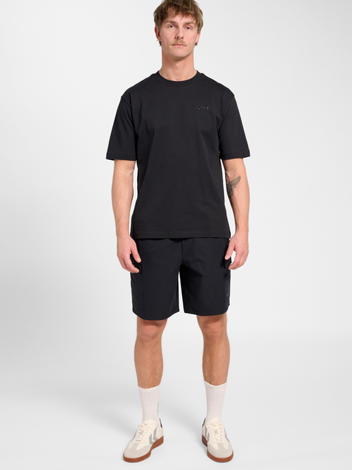 hmlKEEPER LOGO T-SHIRT S/S, BLACK, model
