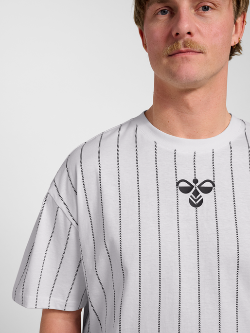 Chevron Pinstripe T-Shirt, WHITE/BLACK, model