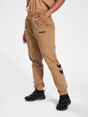 hmlLEGACY REGULAR PANTS, TIGERS EYE, model