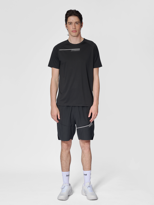 hmlCOURT LIGHT WEIGHT T-SHIRT, LIGHT GREY/BLACK, model