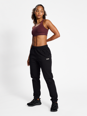 hmlMT FADE SEAMLESS SPORTS TOP, BITTER CHOCOLATE, model