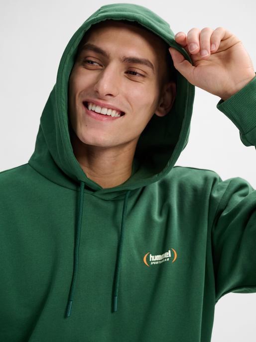 hmlFELIX LOOSE HOODIE, DARK GREEN, model