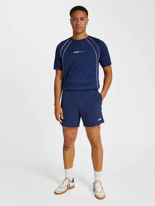 hmlPULSE SHORTS, DRESS BLUES, model
