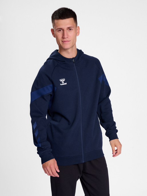 hmlTRAVEL ZIP HOODIE, MARINE, model