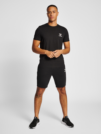 hmlICONS REGULAR SHORTS, BLACK, model