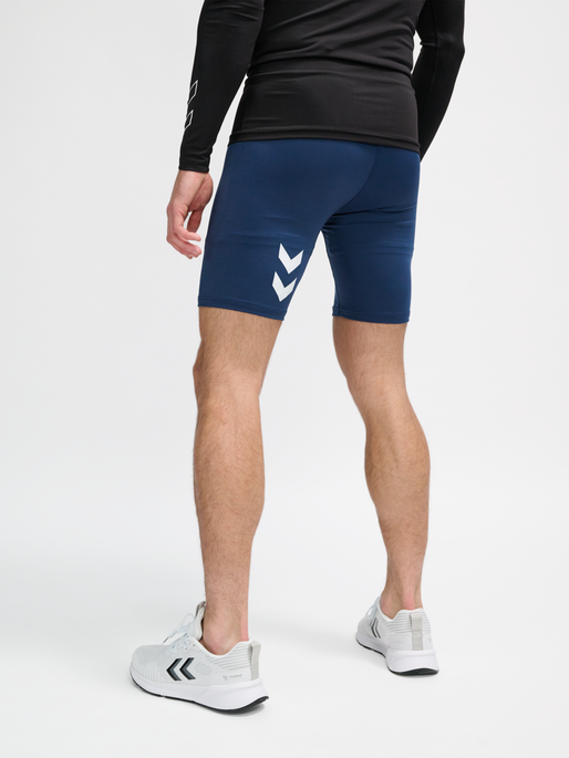 hmlTE TOPAZ TIGHT SHORTS, INSIGNIA BLUE, model