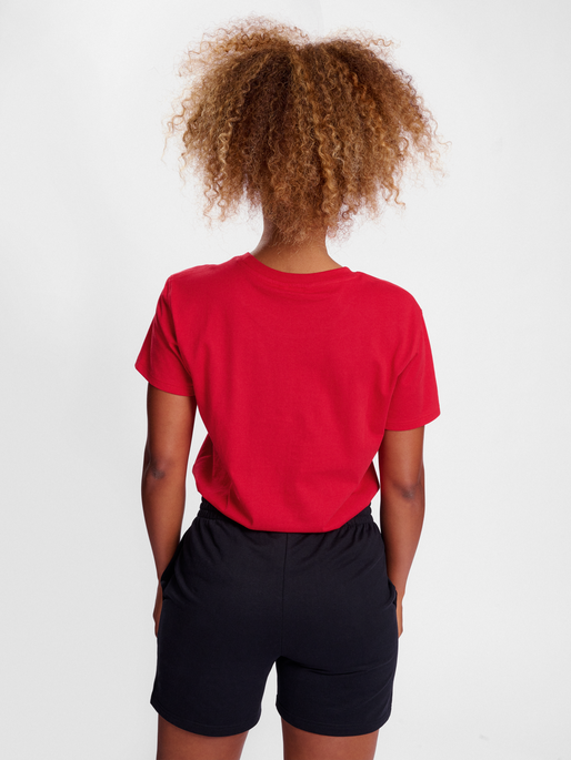 hmlGO 2.0 T-SHIRT S/S WOMAN, TRUE RED, model