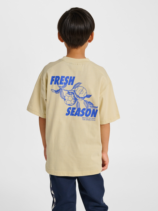 hmlJR LOOSE T-SHIRT S/S STADIUM, OVERCAST, model