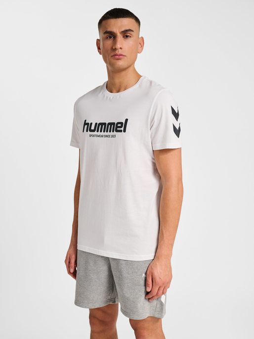hmlLEGACY 2.0 T-SHIRT S/S, WHITE, model