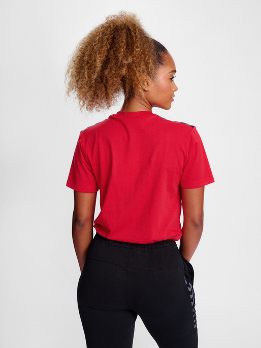 hmlAUTHENTIC CO T-SHIRT S/S WOMAN, TRUE RED, model