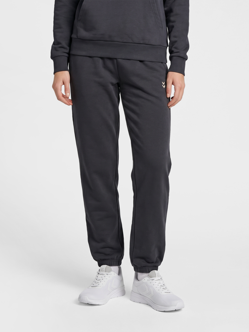 hmlPULSE W SWEAT PANTS, EBONY, model