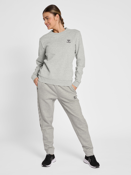 hmlOFFGRID SWEATSHIRT WO, 1960, model