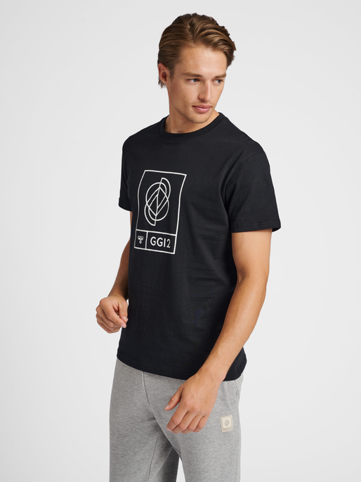 hmlGG12 T-SHIRT S/S, BLACK, model