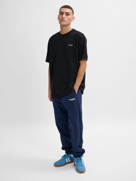 hmlFELIX REGULAR PANTS, DRESS BLUES, model