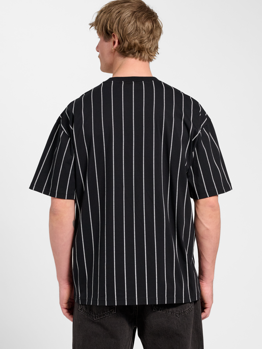 Chevron Pinstripe T-Shirt, BLACK/WHITE, model