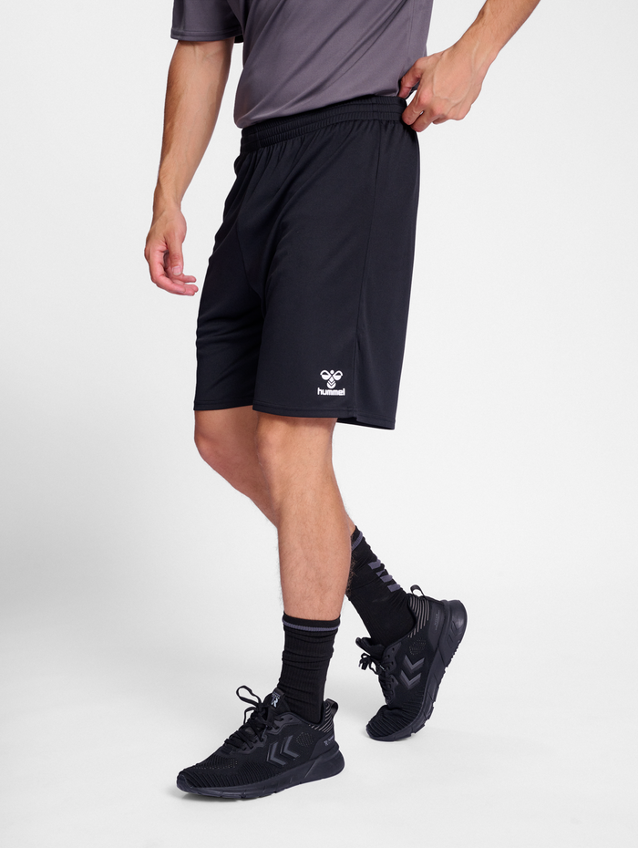 hmlESSENTIAL SHORTS, BLACK, model