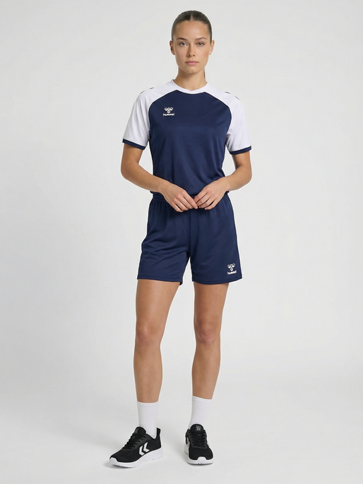 hmlESSENTIAL SHORTS WOMAN, MARINE, model