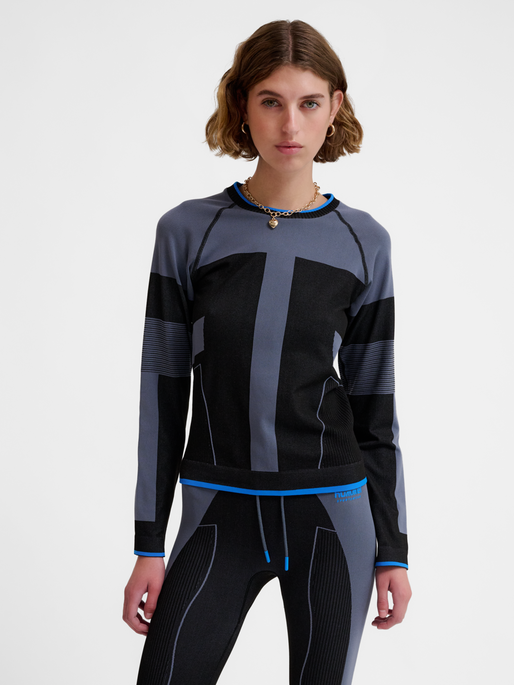 hmlSEAMLESS TEE LS, BLACK, model