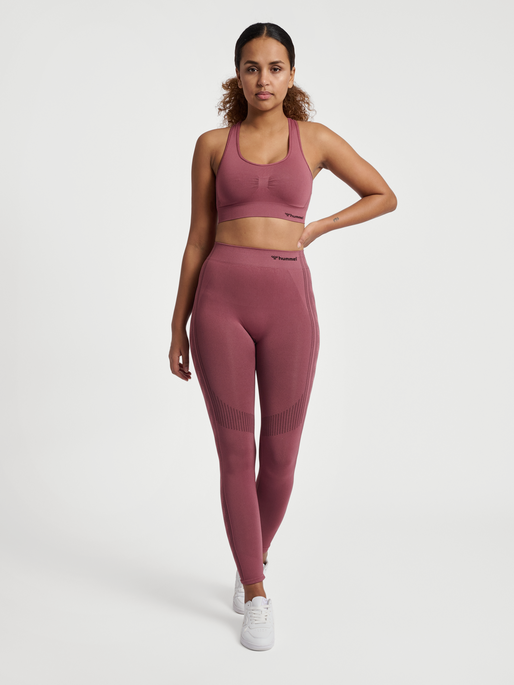 hmlSHAPING SEAMLESS SPORTS TOP, NOCTURNE, model