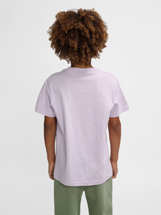 hmlTRES T-SHIRT S/S, ORCHID PETAL, model