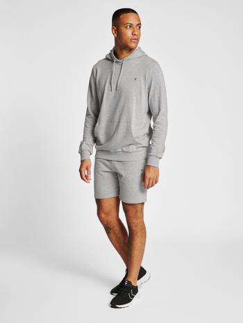 hmlIC FRED SWEATSHORTS, GREY MELANGE, model