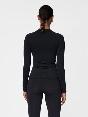 hmlCLEA SEAMLESS TIGHT T-SHIRT LS, BLACK MELANGE, model