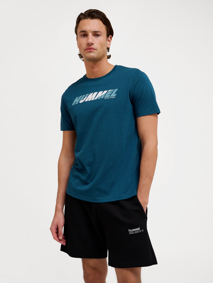 hmlGRAPHIC BOLD LOGO TEE, REFLECTING POND, model