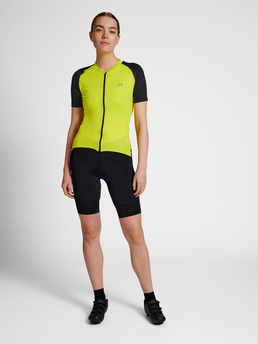 WOMENS CORE BIKE JERSEY, EVENING PRIMROSE, model