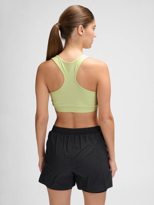 nwlLEAN SPORTS BRA, LUMINARY GREEN, model