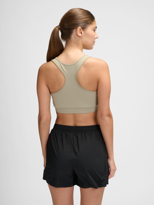 nwlLEAN SPORTS BRA, SILVER SAGE, model