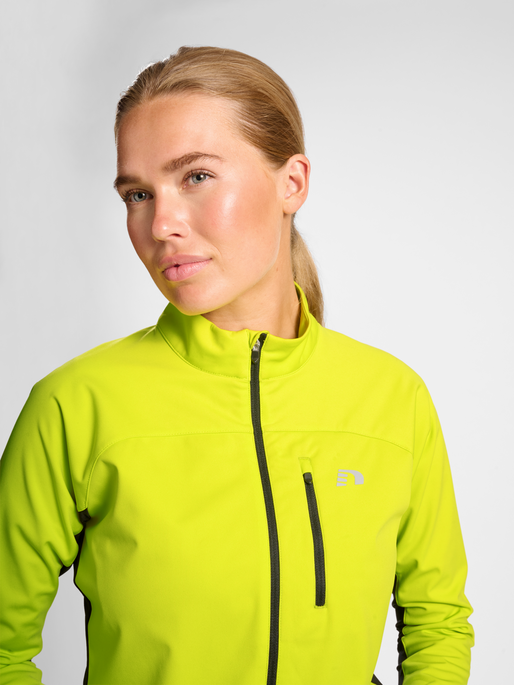 WOMEN'S CORE JACKET, EVENING PRIMROSE, model