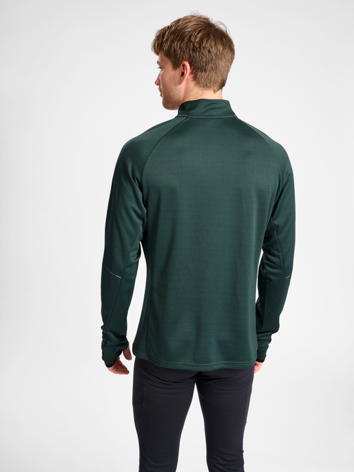 nwlBEAT HALF ZIP, DARKEST SPRUCE, model