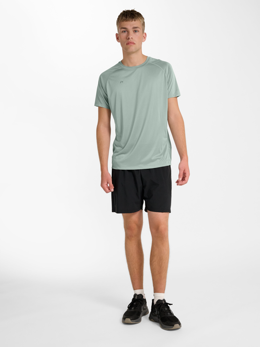 nwlBEAT T-SHIRT, GREEN MILIEU, model