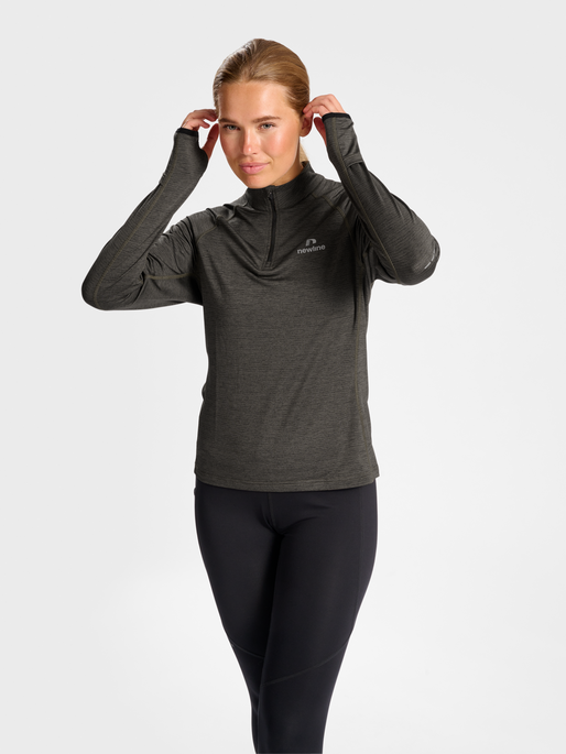 nwlPACE HALF ZIP WOMAN, BELUGA MELANGE, model