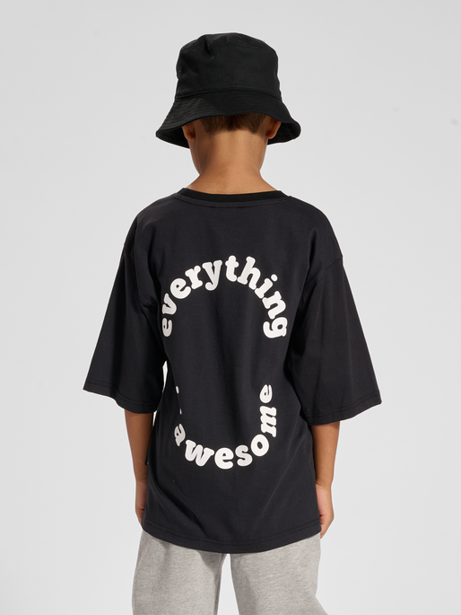 stsEMMETT T-SHIRT S/S, BLACK, model