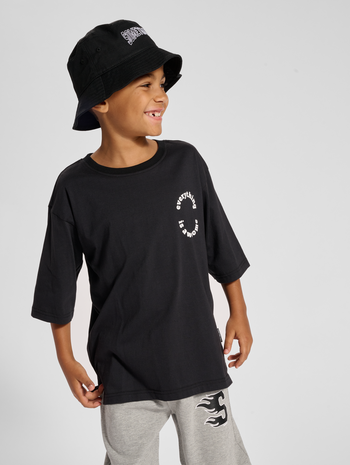stsEMMETT T-SHIRT S/S, BLACK, model