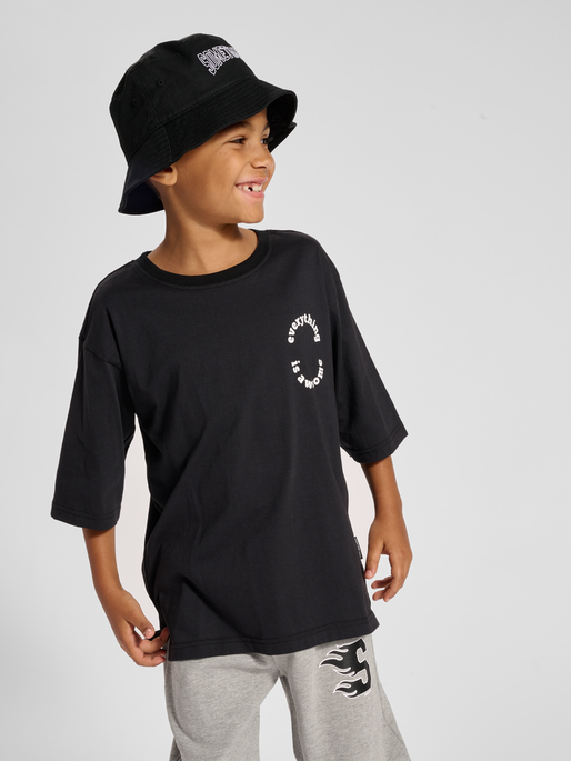 stsEMMETT T-SHIRT S/S, BLACK, model