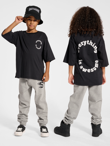 stsEMMETT T-SHIRT S/S, BLACK, model