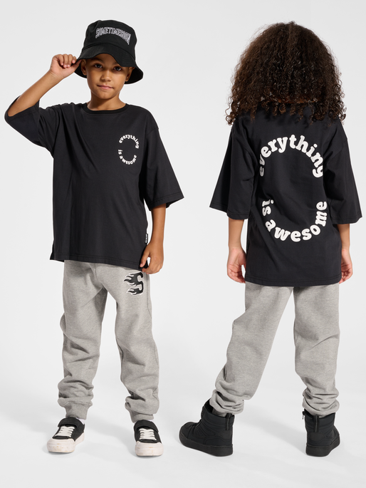 stsEMMETT T-SHIRT S/S, BLACK, model