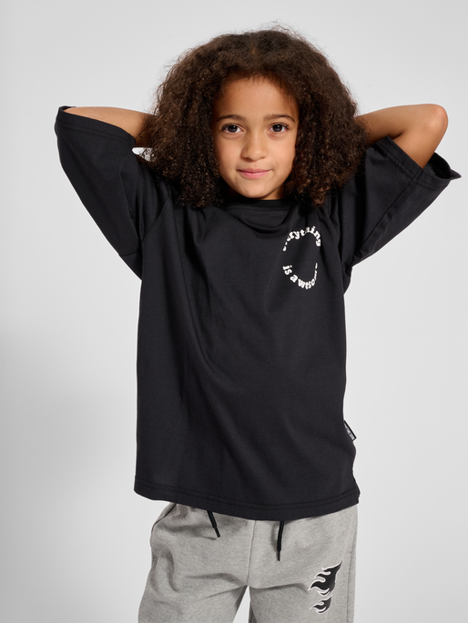 stsEMMETT T-SHIRT S/S, BLACK, model